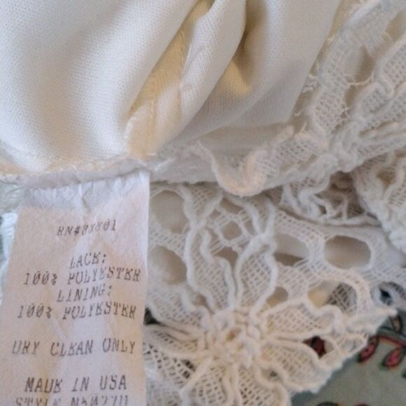 Kay Celine Lace Dress - Picture 10 of 12